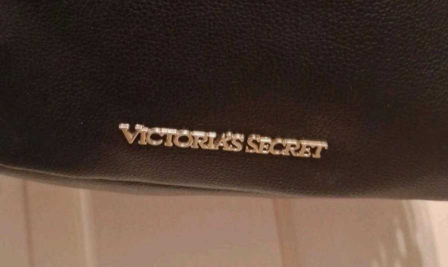 Mochila/bolso Victoria's Secret negro imitación cuero flecos cordón cierre boho Foto 2 de 4