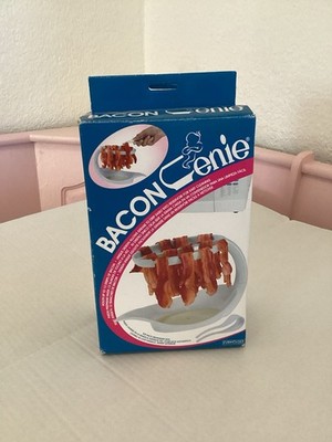 Bacon Beanie. Microwave Bacon Cooker With Tongs