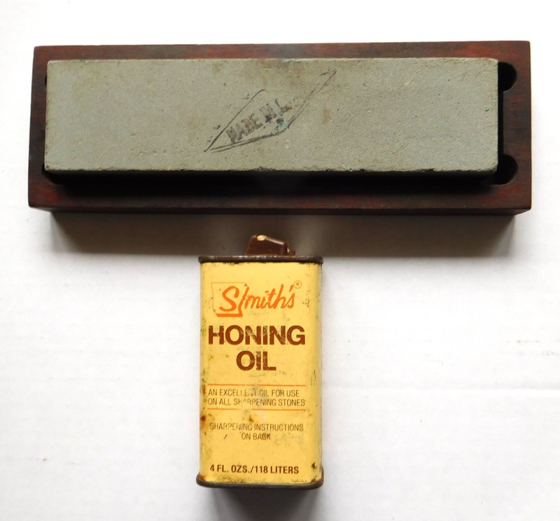 Smith's Honing Oil and Sharpening Stone 2-Sided in Wood Holder 8"x2" Whetstone
