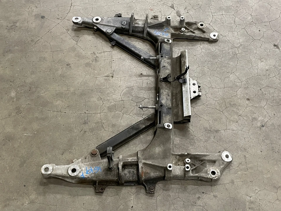 09 10 11 Porsche 911 997 Subchasis delantero travesaño motor base AWD 1619 OEM Foto 3 de 4