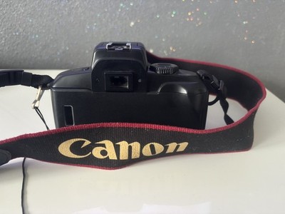 Canon EOS 700 analoge SLR-Kamera mit  Zoom EF 35-80 mm Objektiv