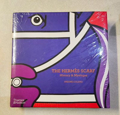 Thames & Hudson The Hermès Scarf: History & Mystique Nadine Coleno Hardcover