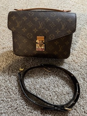 Authentic Louis Vuitton Pochette Métis Monogram Canvas Crossbody Bag w/ Strap 