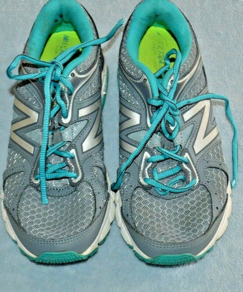 Athletic tech deals shoes
