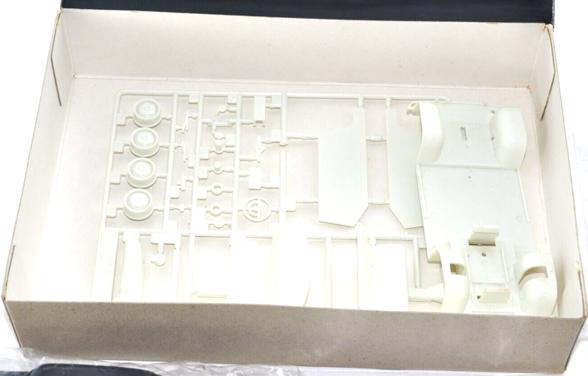 Vintage LS 1/32 Toyota Toyopet Crown No.43 Pull-Back Motorized