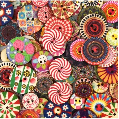 Bunte Retro Buttons für DIY und Dekor