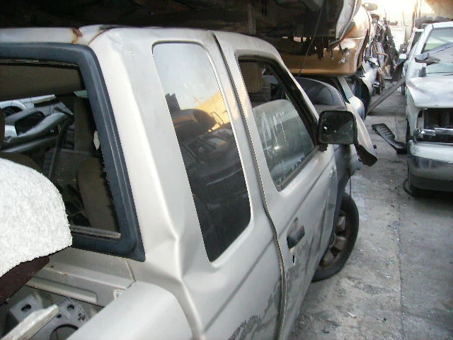 1999 Nissan Frontier Ex-Cabine Vidro para Porta Frontal Direita - Imagem 2 de 4
