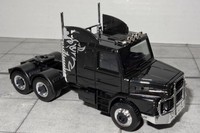 Herpa 319416 - Scania 142 Hauber - 3-Achsig Mit Pipe Und Rammschutz - Schwarz