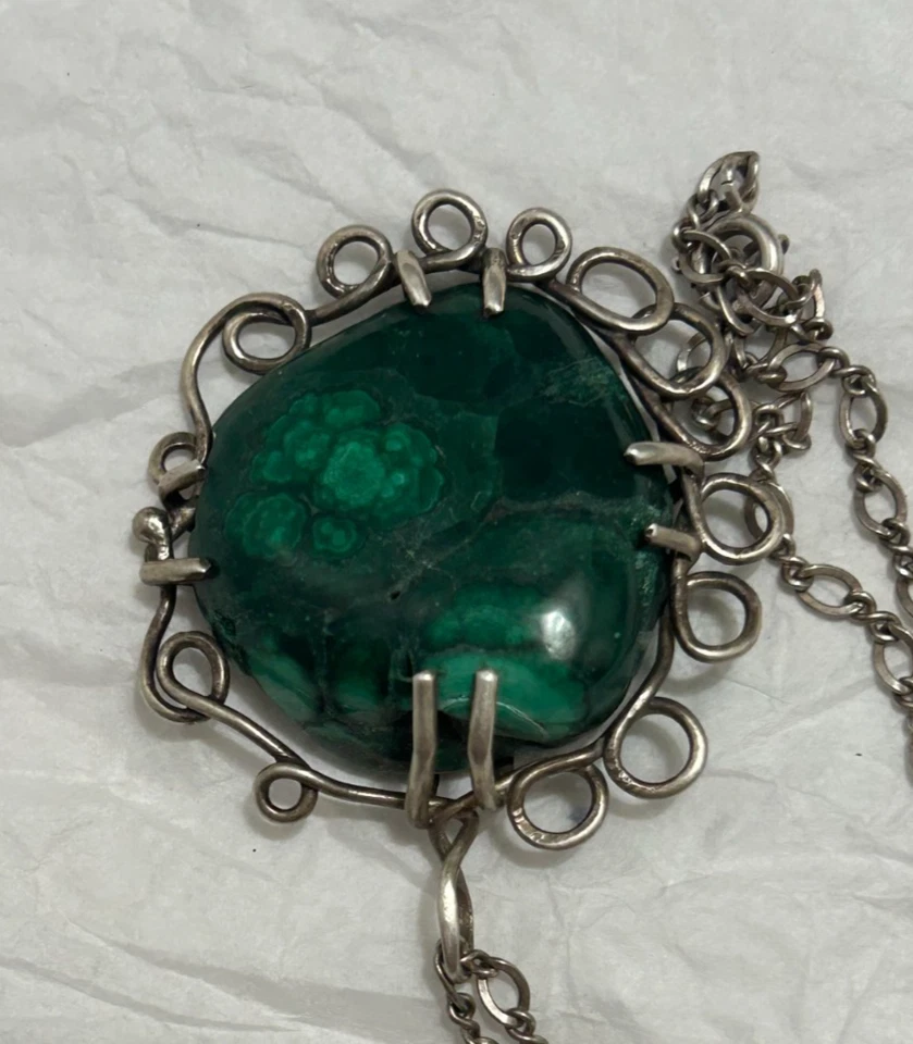 Collar artesanal vintage malaquita natural y plata de ley envuelto en alambre 24 pulgadas Foto 4 de 4