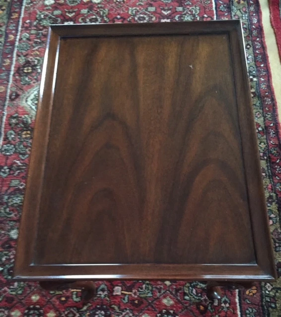 Mesa auxiliar vintage de caoba blanca de nogal americano Queen Anne a juego, mesita de noche Foto 2 de 4