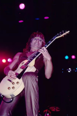 Randy Rhoads spielt Gitarre im Nassau Coliseum 1981 4x6 Foto     