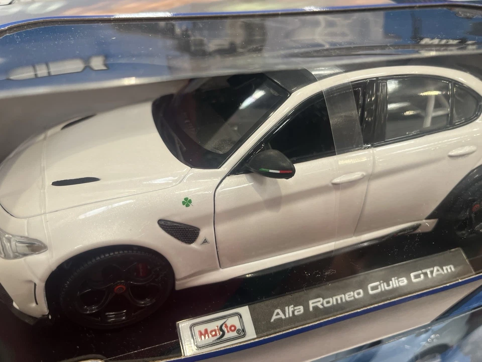 Alfa Romeo Guilia GTAm, Maisto масштаб 1:18 - Изображение 3 из 4