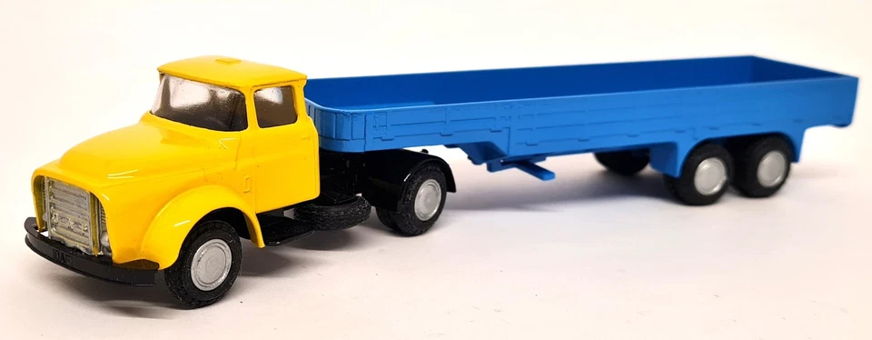 Tematoys Lion Car 24cm DAF Torpedo Front Trekker Yellow Blue Diecast Model Truck - Image 3 of 4