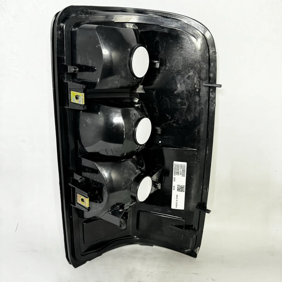 Dorman 1611108 Tail Lamp For Chevrolet Tahoe 2004-2006 LH Amber Clear and Red - Image 3 of 4