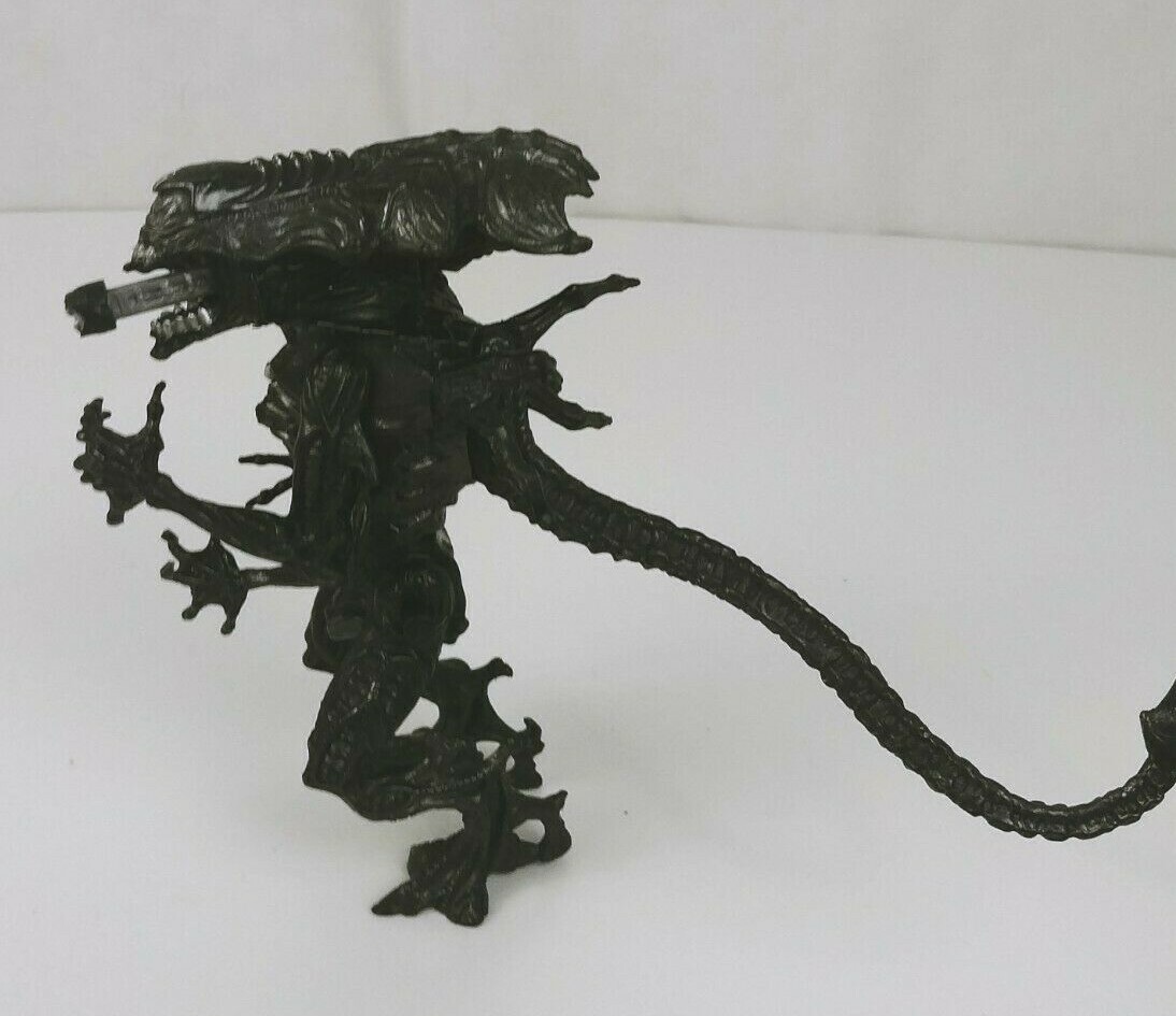Aliens Queen Alien Xenomorph Action Figure, 1992 Kenner, Whipping