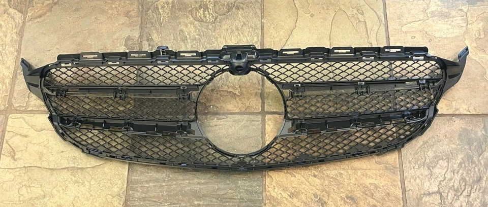 REJILLA PROTECTORA MERCEDES C300 C63 2015-2018 NUEVA, 2058804202, ORIGINAL OEM Foto 4 de 4