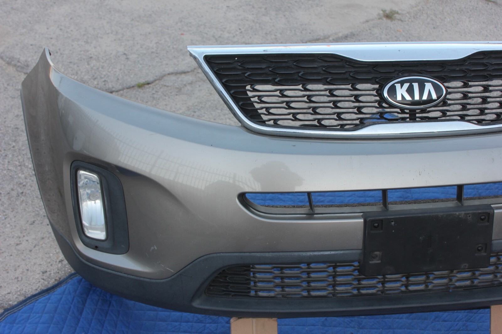 14-15 KIA SORENTO FRONT BUMPER ASSEMBLY FOG COVER GRILL FOAM GENUINE OEM BROWN