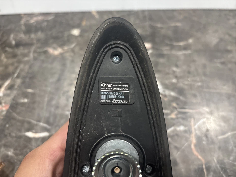 Antena aleta de tiburón Hyundai Genesis 2009-2014 blanca perla 96555-3M500NAT Foto 4 de 4