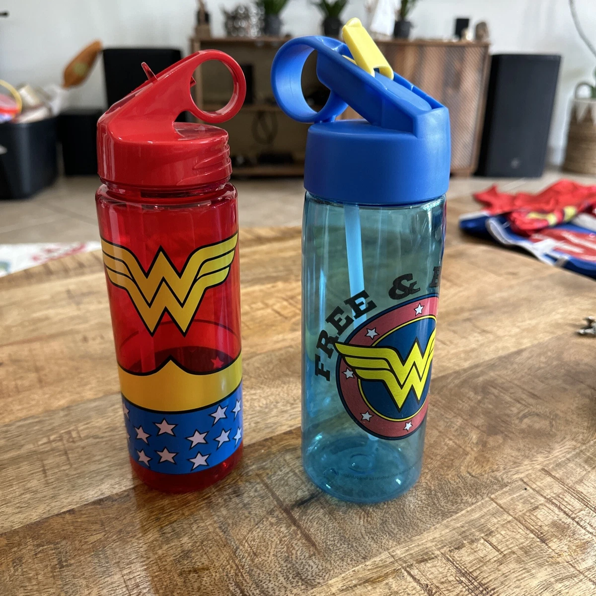 WONDER WOMAN Tumbler Plastic 20 oz Drinking Cup straw lid DC Comics Lot (2)