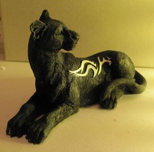 L&ouml;win schwarz / Black / Tribal Animal aus Kunststein