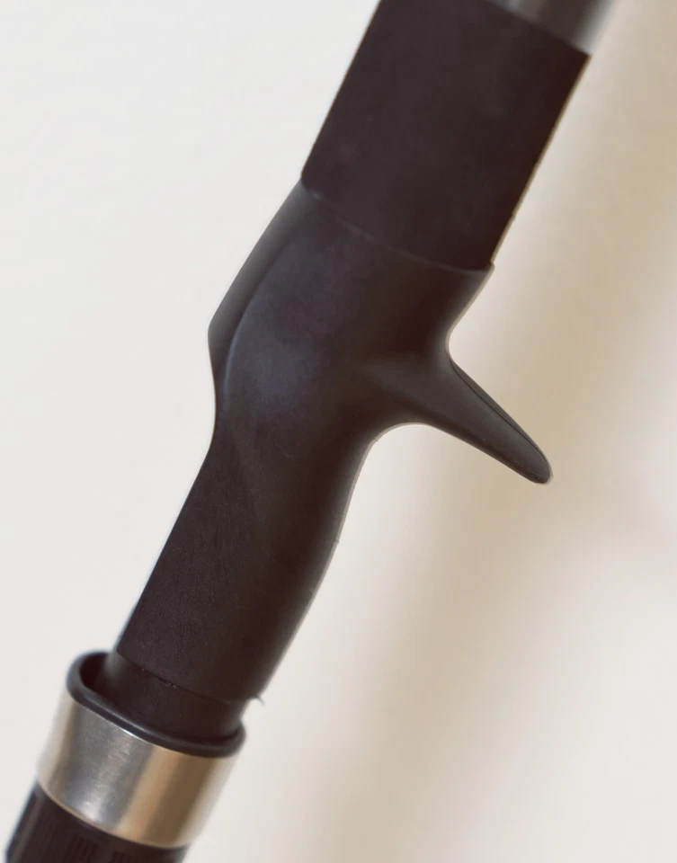 Baitcast de varilla giratoria de fundición Shakespeare de 1,98 m para aficionados y entusiastas Foto 4 de 4