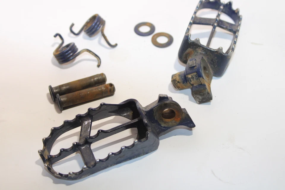 Yamaha Yz400f 1999 juego de clavijas reposapiés izquierdo derecho OEM Foto 4 de 4