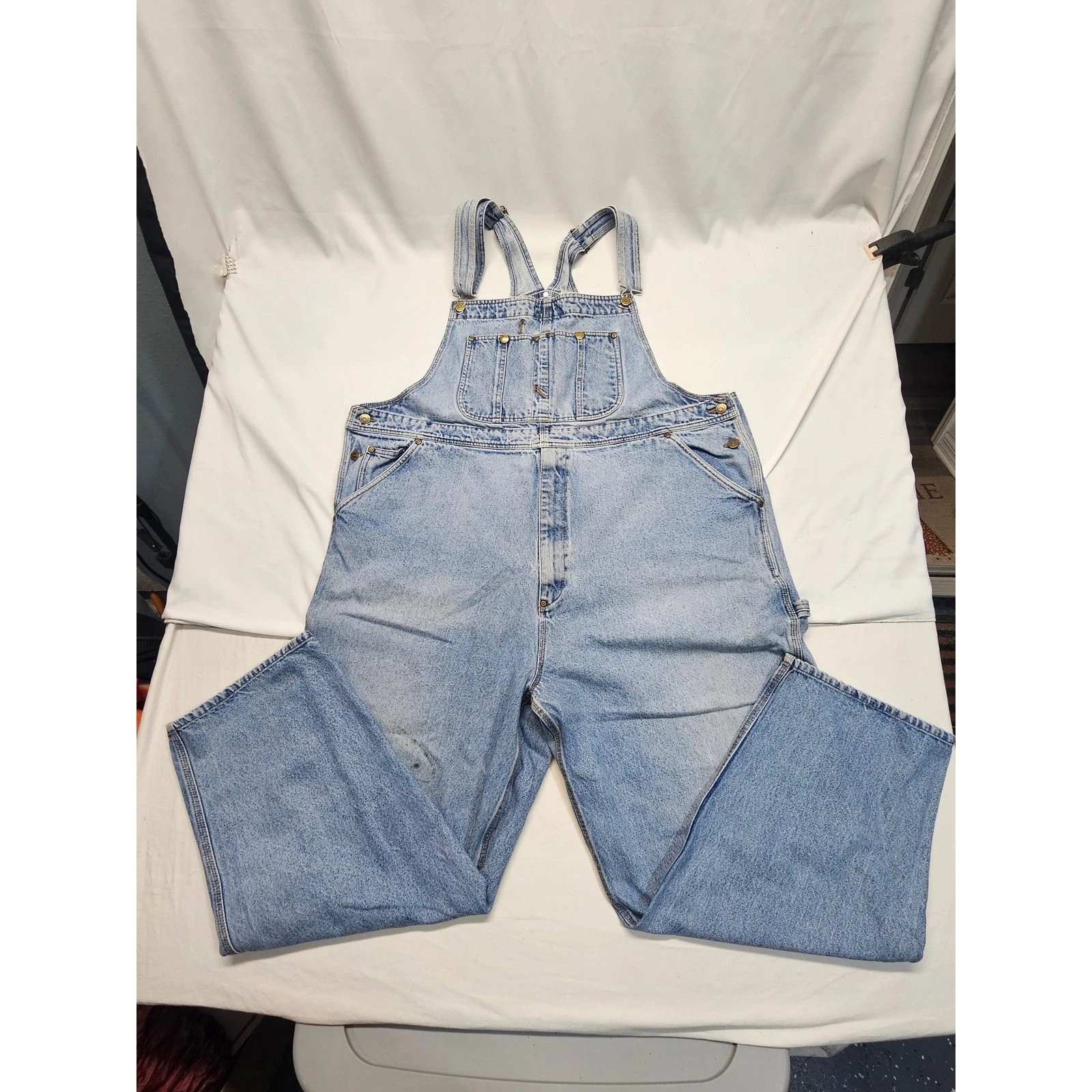 Cabelas Mens Blue Denim Bib Overalls 46x32 Carpenter Workwear Cotton 921938
Opens in a new window or