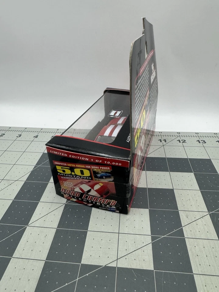 Road Champs 96 1996 Mustang - Cargador Mustang 5.0 rojo/blanco 1/43 1 de 10 k - RARO Foto 4 de 4