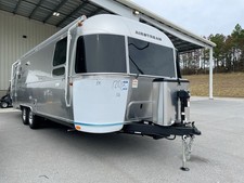 2025 Airstream Flying Cloud 27FBQ