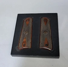 1911 Rosewood Classic Checkered Grips with Black Ruger Medallions