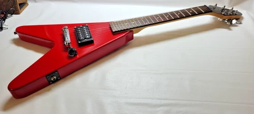 MAESTRO ROADIE ELECTRIC GUITAR, 6 STRING, RED, TUNED  32"