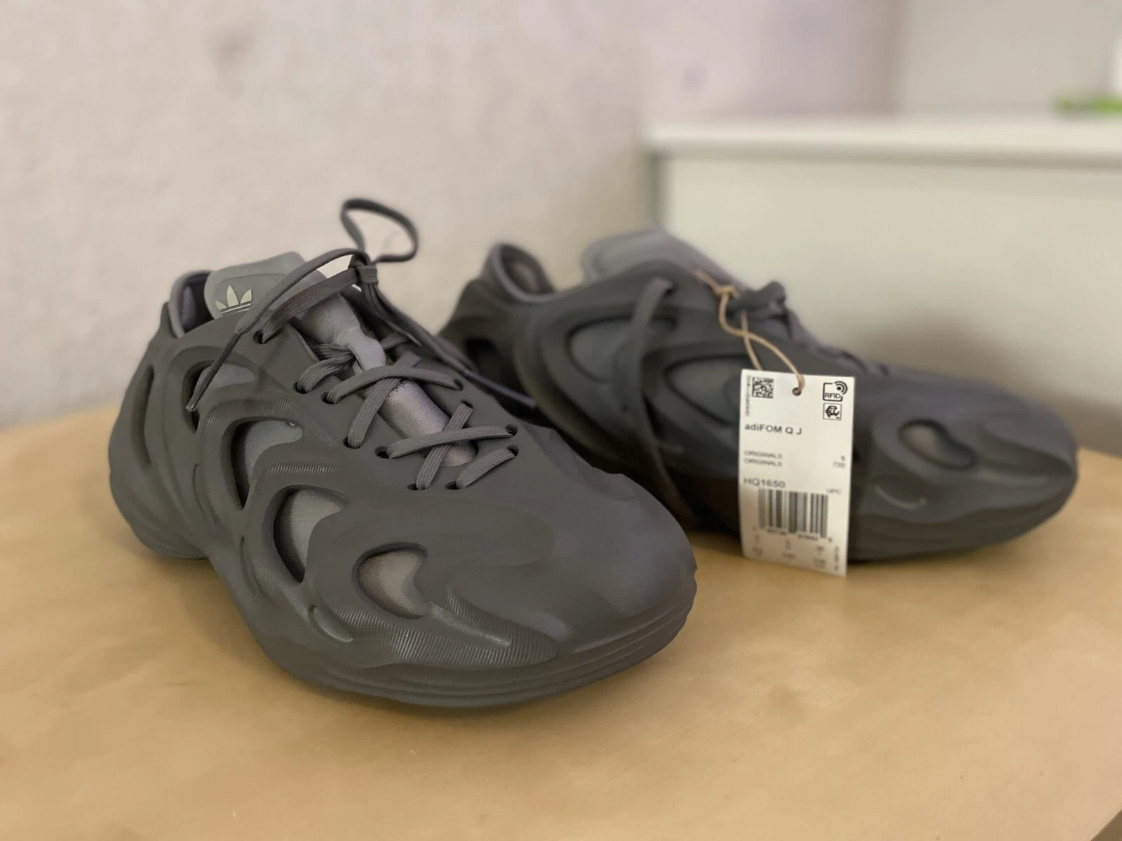 Adidas adiFOM Q Black Carbon TAGLIA 5 (grigio antracite)