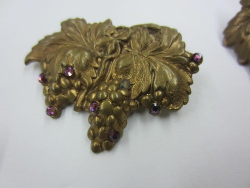 Hermoso Lote de Broches y Pendientes Vintage PÚRPURA Estrás GRAPE - Imagen 2 de 8