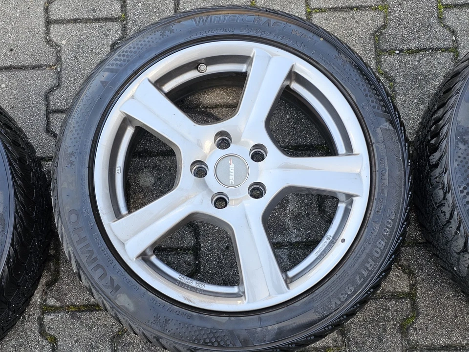 Kumho Winterreifen mit Alufelge Autec (Profiltiefe: 7-8mm, DOT: 3220) - Bild 3 von 4
