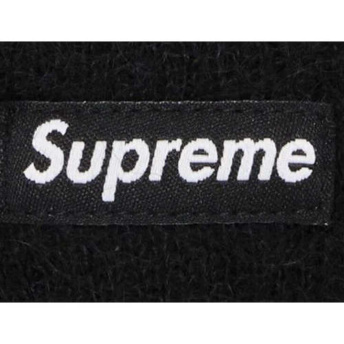 Taille unique • Supreme • Bonnet à manchettes en mohair • Épuisé • Posté croisé • Ferme