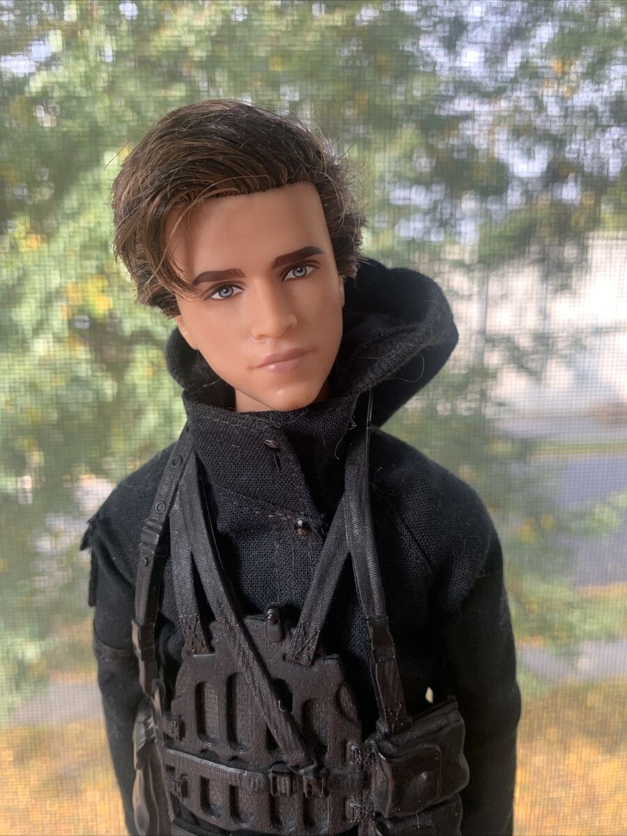 Barbie Collector The Hunger Games: Mockingjay Part 2 Gale Doll