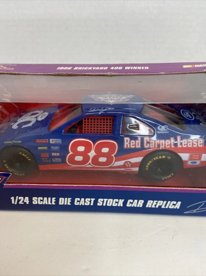 DALE JARRETT #88 FORD QC RED CARPET LEASE 1996 EDITION RACING CHAMPIONS 1/24 - Image 2 of 4