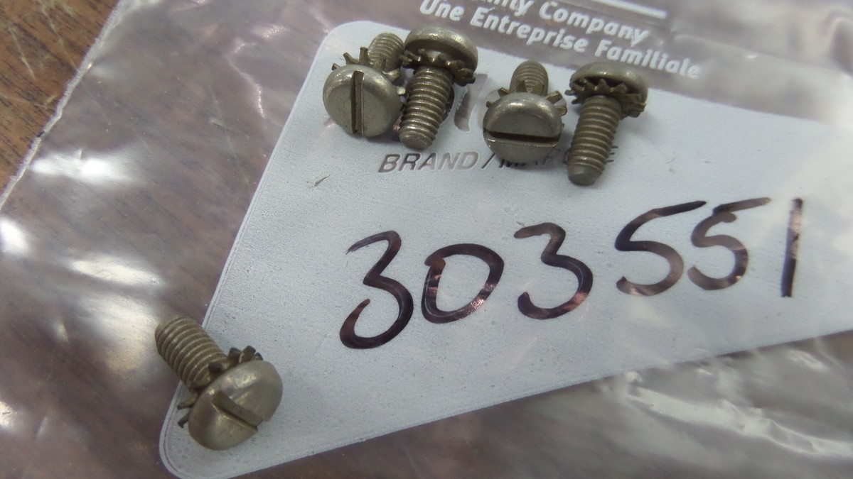 Vintage NOS OMC Johnson Evinrude Outboard Screws & lock Washers