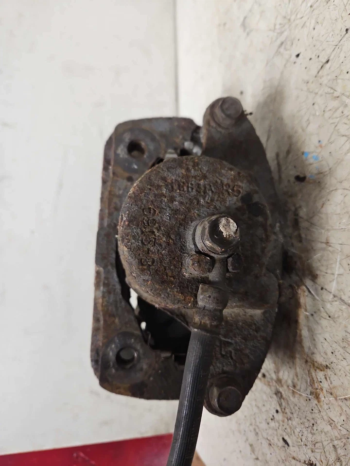 Оригинальный передний правый суппорт и кронштейн со стороны пассажира Honda Odyssey 99-04 годов выпуска - Изображение 3 из 4