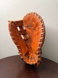 Wilson A2885 George Brett 12" 1st Base Mitt in Good Condition