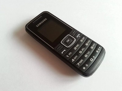 SAMSUNG GT-E1050 NEUW.-SCHWARZ-1,4''-EXTRAS-KEIN SIMLOCK-RECHNUNG-DHL VERSAND