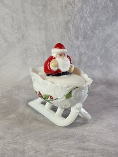 Vintage Westmoreland Milk Glass Santa Claus In Sleigh Lidded Dish