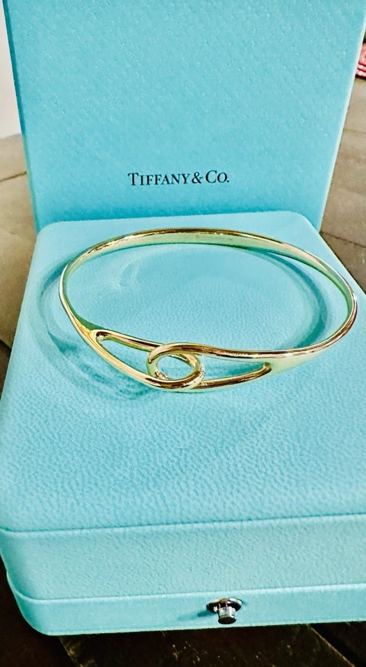 Tiffany & Co Double Loop Infinity True Hardware 18k Yellow Gold Bangle Bracelet - Image 3 of 4