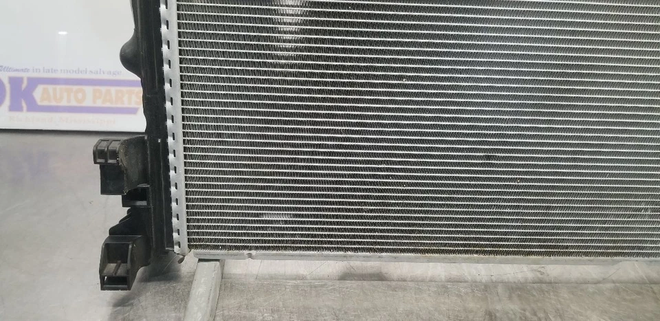 13 MERCEDES BENZ CLS63 AMG C218 5.5L ENGINE COOLANT RADIATOR 2185000200 Foto 4 de 4