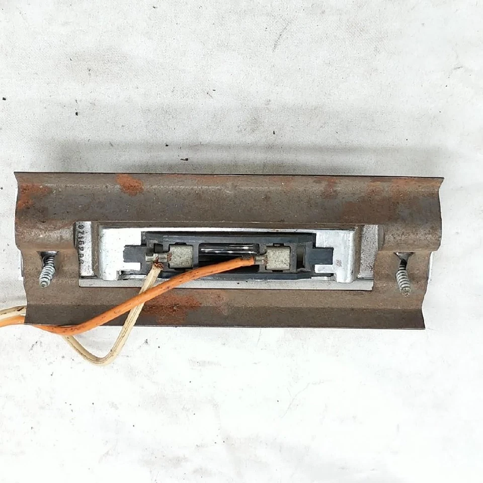 GM 9715296 1975-79 Pontiac Cadillac panel interior puerta luz de cortesía con cableado Foto 3 de 4