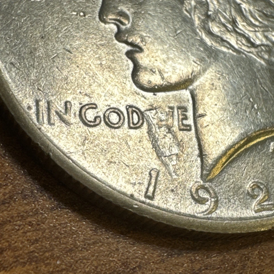 Dólar de plata de la paz de $1 de 1926 detalles como nuevos - ERROR limpiado golpeado a través del anverso Foto 2 de 4