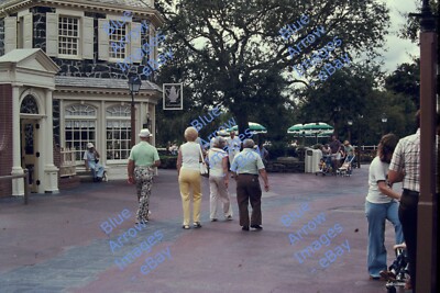 1978 35mm slide Disney World Liberty Square Guests CHECK OUT THOSE PANTS #1858
