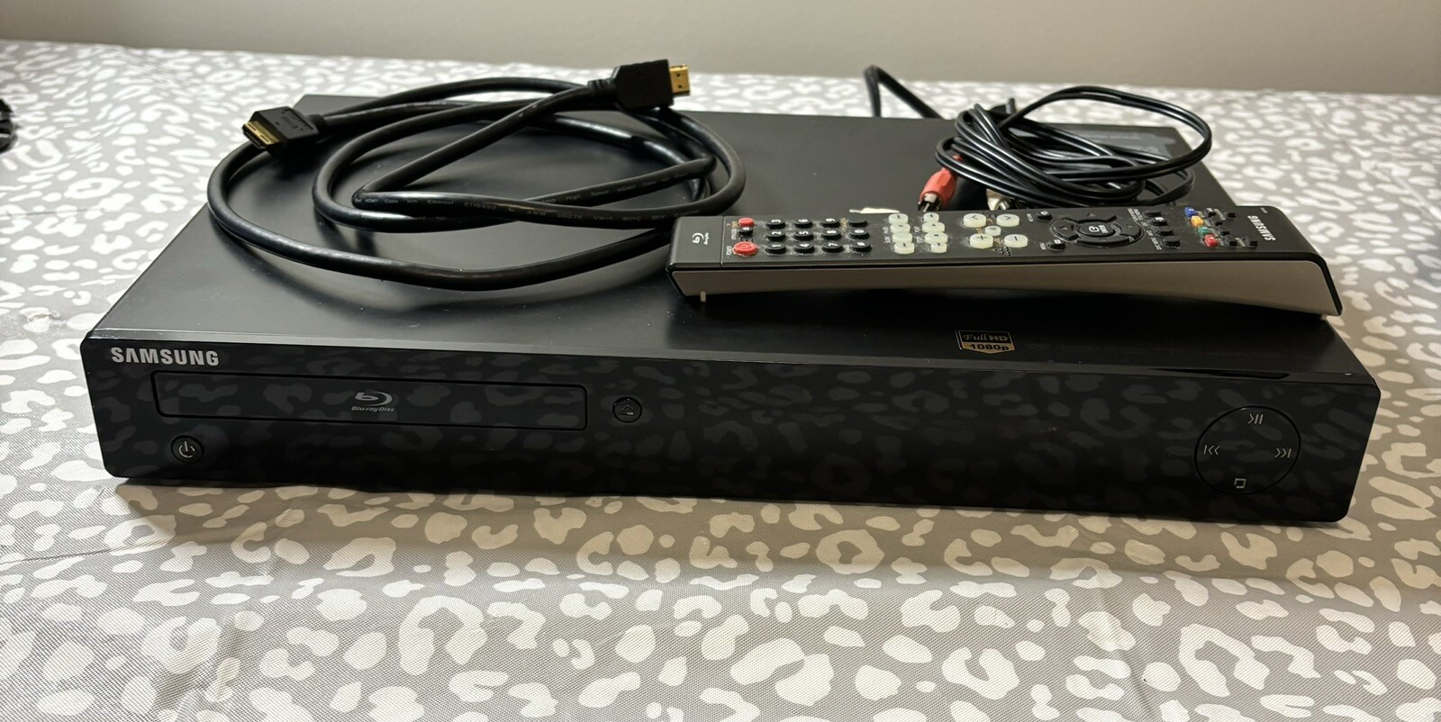 Samsung BDP1500 Blue Ray DVD Player w/ remote,av cord and HMDI Cord