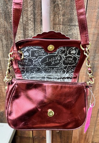 Betsey Johnson Magnetic Red Flap Heart Crossbody Handbag BB90715 - Picture 2 of 10