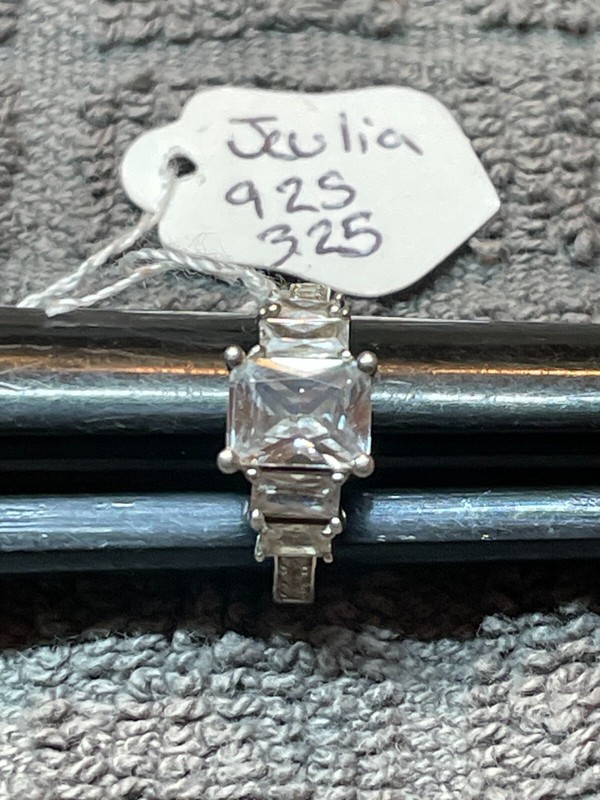 Jeulia 925 Sterling Silver Ring w/ CZ Rhinestones Size 5